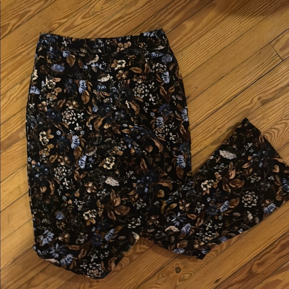 Floral Patterned Pants - Picture 7 of 8